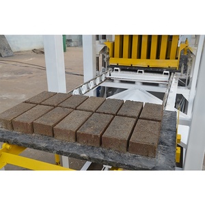 Machine à fabriquer des blocs creux en béton semi-automatique manuelle QTJ4-24, machine à fabriquer des briques en ciment CHB, équipement de construction de petite taille - Product Image 1