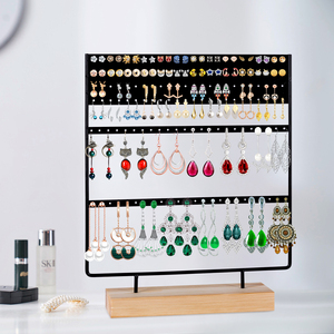 Soporte de exhibición de pendientes moderno ecológico para uso en tienda Soporte colgante de 3 niveles de 144 agujeros con soporte de madera - Product Image 6