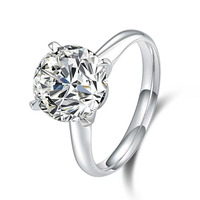 Bague de fiançailles élégante et intemporelle pour femme, en or blanc 18 carats, avec diamant de laboratoire à 4 griffes, idéale pour une demande en mariage.