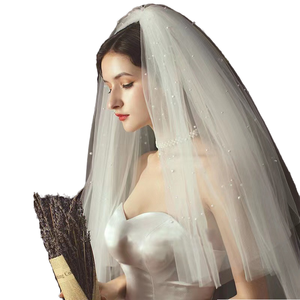 Voile de mariée multicouche perlé Style gonflé Voile de robe de mariée courte <span class=keywords><strong>avec</strong></span> casque pour la photographie de voyage - Product Image 1