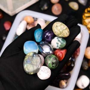 Karışık malzeme kristal eskitme taş yüksek kalite kuvars Jasper akik rastgele kristal el sanatları toptan kristal eskitme taş - Product Image 2