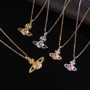 Nouveau collier pendentif en zircon étoile Saturne tendance pour femmes et hommes en acier titane avec chaîne plaquée or - Product Image 2