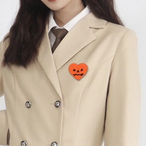 Broche Nuevo Minimalista con Corazón Plateado, Joyería Vintage de Lujo Ligero para Niños, Compra al por Mayor, Joyería Deportiva para Mujer - Product Image 4