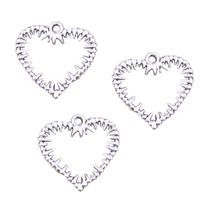 Fascini di modo d'argento antico di colore della lega di fascini del pendente spine cuore brambolo per monili che fanno 24x24MM - Product Image 1