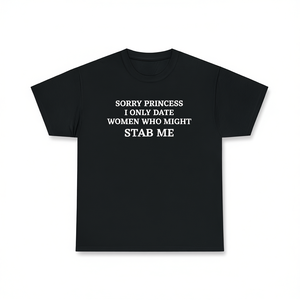 Lo siento, princesa, solo salgo con mujeres que pueden apuñalarme, camiseta unisex con cuello redondo y manga corta, camiseta divertida con memes para adultos - Product Image 2