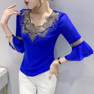 T-<span class=keywords><strong>shirt</strong></span> pour femmes à <span class=keywords><strong>col</strong></span> en <span class=keywords><strong>V</strong></span>, imprimé floral, orné de strass brillants et de paillettes, à <span class=keywords><strong>manches</strong></span> mi-<span class=keywords><strong>longues</strong></span> en maille, pour boîte de nuit et soirée - Product Image 2