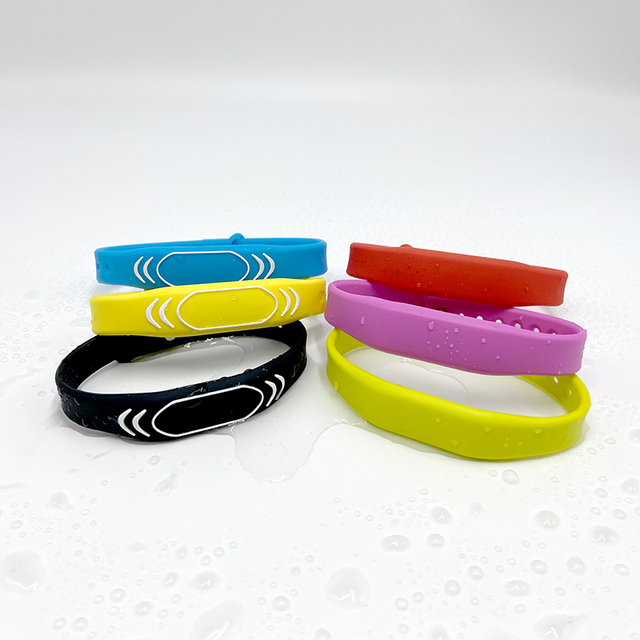 Customized 13.56MHz RFID Smart Wristband Waterproof Weatherproof NFC Ntag213 Adjustable Silicone Festival Event Access Control