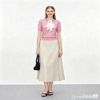 Haut en maille côtelée rose élégant pour femme, col orné de strass, nœud en satin, manches mi-longues, coupe ajustée, chemisier tricoté doux pour le bureau