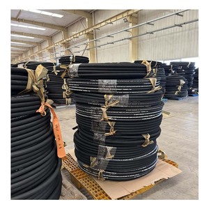 Tuyau en caoutchouc robuste avec insert en tissu - Tuyau industriel polyvalent, durable et flexible pour diverses applications. - Product Image 3