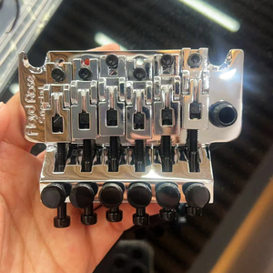 กีตาร์ไฟฟ้า 6 สาย รุ่น ST พร้อมสะพาน Tremolo แบบล็อคคู่ ขายส่งจากโรงงาน รับผลิตตามสั่ง (OEM) เครื่องดนตรี - Product Image 1