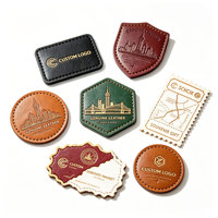 Aimant de réfrigérateur en cuir véritable en gros, logo personnalisé OEM en relief, autocollant de réfrigérateur, cadeau souvenir, décoration personnalisée