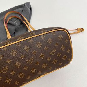 Diseñado por un diseñador de una marca de lujo. Bolso Tote Estampado Vintage para Mujer. Se Puede Usar en el Hombro o la Espalda.9041 - Product Image 5