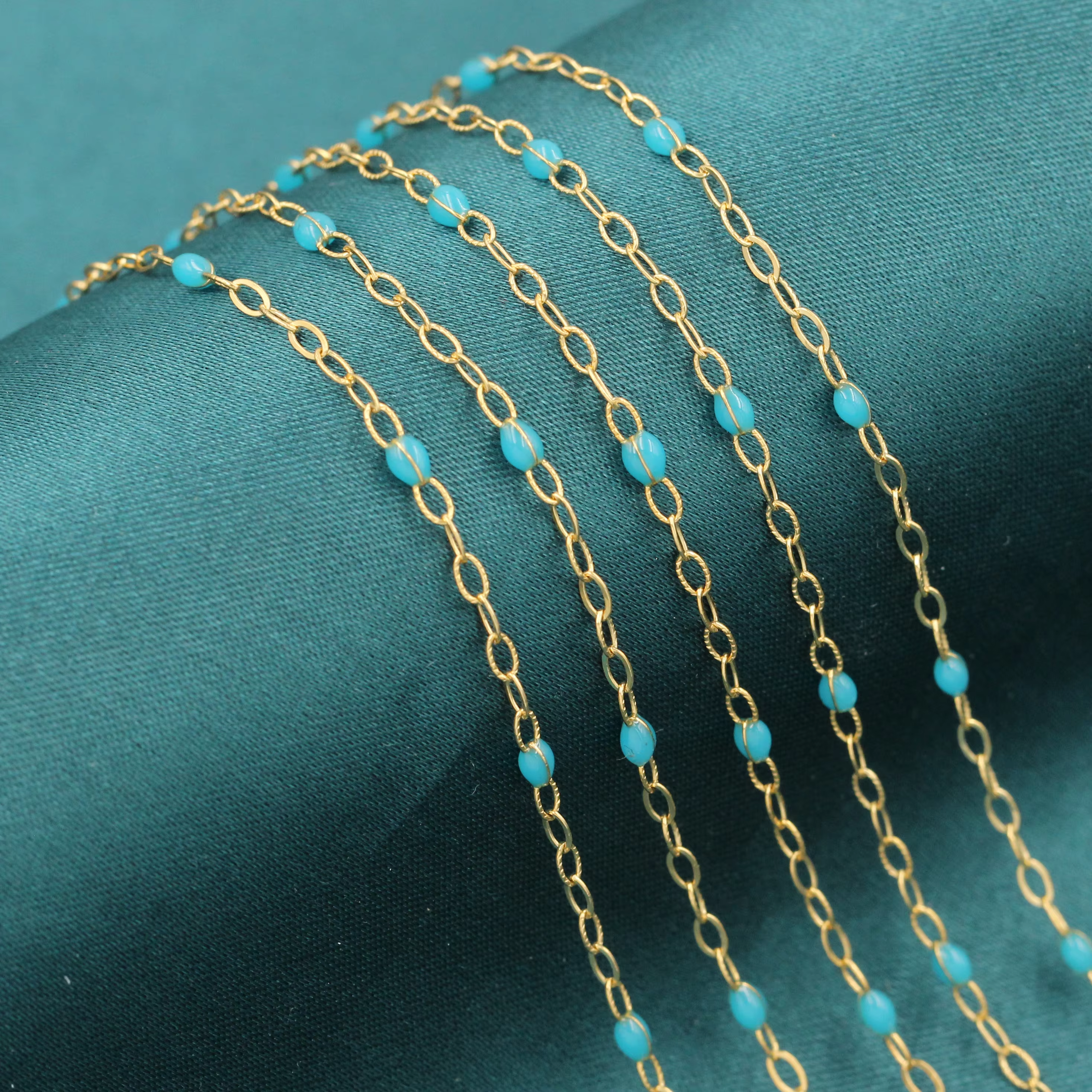 เคลือบสีฟ้า