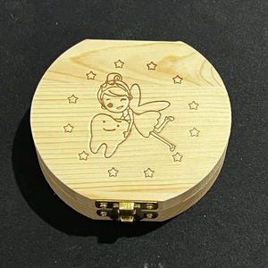 Scatola Portadenti in Legno Naturale Lucidato a Tema Amore, Regalo per Bambini/a con Ornamenti della Fata dei Denti, Forma Irregolare per Tutte le Festività - Product Image 6