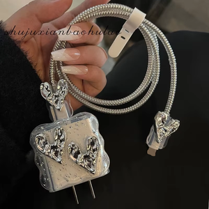 Protector <span class=keywords><strong>de</strong></span> Cable USB con Diseño 3D <span class=keywords><strong>de</strong></span> Corazón Plateado y Borde Ondulado para iPhone, Compatible con Cables <span class=keywords><strong>de</strong></span> Datos <span class=keywords><strong>de</strong></span> 18W/20W, Funda Protectora para <span class=keywords><strong>Carga</strong></span> Rápida - Product Image 3