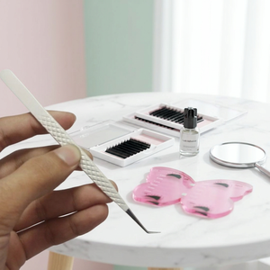 Pinzas Curvas de Acero Inoxidable Mekta de 14 cm con Punta Suave, Herramienta de Precisión para Aplicación de Pestañas Postizas y Uñas - Product Image 1