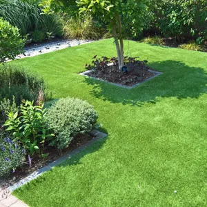 Erba artificiale del tappeto del prato inglese dell'erba paesaggistica più economica per il campo da giuoco all'aperto