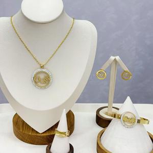 Conjunto de Joyería de Acero de Titanio Premium Estilo Coreano, Collar con <span class=keywords><strong>Colgante</strong></span> Floral e Imitación de Perla, Oro 18K, Regalo Minimalista y Elegante - Product Image 2