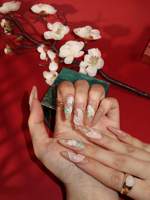 Nouvelles Ongles Press-On en Acrylique Style Chinois 3D Lotus Ruban, Perle Nude Scintillante, Longs Amande, Doux, Élégants, Faits Main, Personnalisables