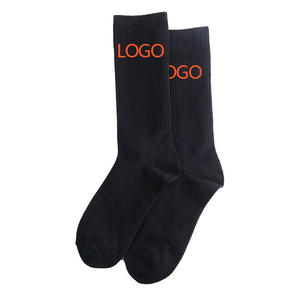 Chaussettes de sport pour homme en coton de bambou noir, personnalisables avec votre propre logo, design OEM, vente en gros à bas prix - Product Image 3