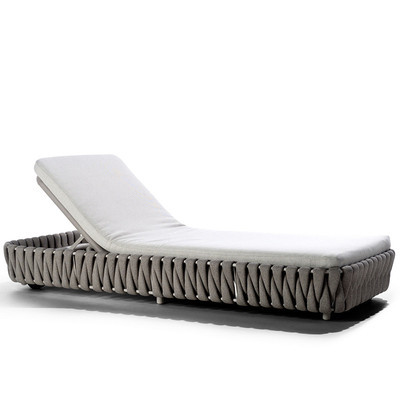 นอนอยู่บนเตียง