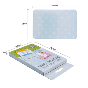 Impression personnalisée, lot de 24 cartes de jalons de développement pour bébé en papier d'art épais et enduit, coins arrondis, avec trou de suspension pour présentation en magasin - Product Image 2