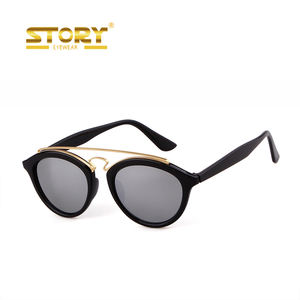 Occhiali da Sole STORY STY5651 con Montatura Ovale Vintage, Design Italiano, Doppio Ponte in Metallo e Aste Curve, per Uomo e Donna - Product Image 3