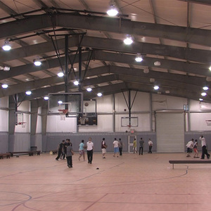 Struttura in Acciaio Leggero Prefabbricata Q235B per Palazzetti dello Sport e Stadi di Calcio, Facile Installazione con Saldatura, Taglio e Piegatura - Product Image 1