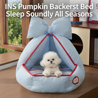 Nouveau Nid Douillet pour Chien et Chat avec Détail Nœud et Patch Pomme, Coussin en Velours Pêche, Base Antidérapante à Pois, Lit-Caverne à Capuche pour Animaux de Compagnie