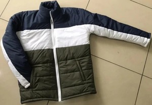 Chaqueta de Diseñador para Hombre de Primera Calidad con Corte Moderno y Estilo Elegante para Uso Casual y de Fiesta, Disponible para la Venta - Product Image 6