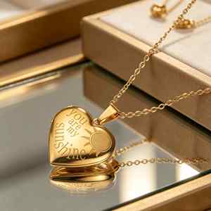 Collana con Ciondolo a <span class=keywords><strong>Cuore</strong></span> e Cornice Portafoto, Accessorio in Stile Raffinato, Regalo di Compleanno per Migliore Amica - Product Image 1