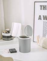 Mini poubelle portable en PP avec couvercle, petite poubelle de comptoir, bac de rangement pour coiffeuse, gestion des déchets intérieur/extérieur
