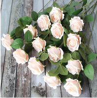 Roses artificielles réalistes en soie rouge populaires - Fleurs à tige longues faites à la main, durables pour la maison, les mariages, Thanksgiving, la fête des Mères, Noël