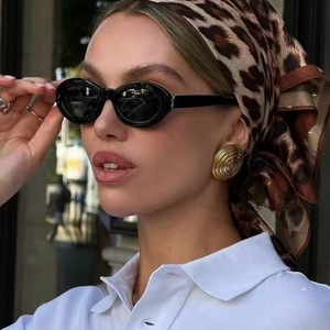 Gafas de sol tipo ojo de gato con montura de caparazón de tortuga, protección UV400, gafas de sol retro con montura pequeña para mujer - Product Image 2