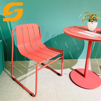 Mobilier de jardin Table basse carrée jaune en aluminium Table de jardin étanche pour pique-nique et activité Ensemble table et chaises de salle à manger d'extérieur