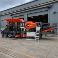Concasseur de roches sur pneus, installation mobile de concassage à mâchoires pour le recyclage des déchets de construction et le concassage de blocs de béton