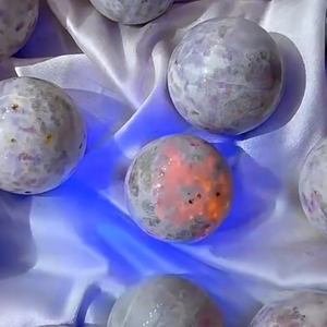 Wholesale Natural Gemstone Hackmanite Sphere UV Reaction Healing Purple sodalite <b>Ball</b> <b>Crystal</b> Craft for Decoration - Product Image 1