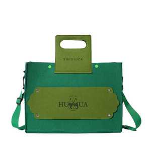 Vente en gros de sacs en feutre de couleurs assorties Sac à main en feutre combiné Sac cadeau publicitaire Sac à main de rangement avec logo - Product Image 4