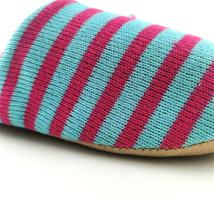 Chaussons d'hôtel jetables blancs personnalisés, dessus en tissu éponge de haute qualité, semelle extérieure en EVA de <span class=keywords><strong>5</strong></span> mm, option de logo personnalisé pour hôtel/spa - Product Image 4