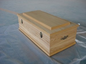 <span class=keywords><strong>Cercueil</strong></span> pour animaux de compagnie en <span class=keywords><strong>carton</strong></span> écologique avec placage en contreplaqué, style européen, designs personnalisables pour crémation et <span class=keywords><strong>inhumation</strong></span> - Product Image 2