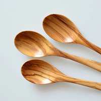 Nouvelle cuillère exquise longue poignée cuillère en bois d'olivier italien pour la maison cuisine hôtel Restaurant cuillère en bois en gros