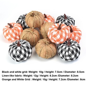 Citrouilles en tissu et citrouilles blanches de tailles variées - 12 pièces de citrouilles blanches et plantes en toile de jute pour décoration rustique d'Halloween et d'automne - Product Image 6