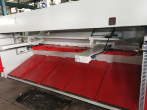 Guillotine hydraulique électrique certifiée CE, économique, pour la découpe <span class=keywords><strong>de</strong></span> tôles métalliques <span class=keywords><strong>de</strong></span> 6 mm d'épaisseur - Product Image 5