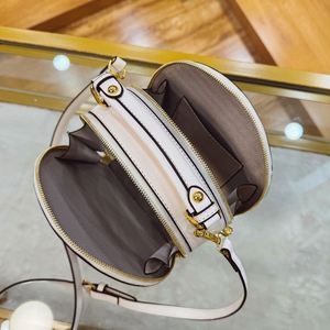 Bolso Mensajero de Lujo para Mujer en Estilo Vintage, Hecho de Material PU y Equipado con Cierre de Cremallera. - Product Image 5