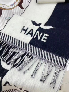 Sciarpa Invernale per Bambini in Cashmere Jacquard Double-Face - Scialle Lungo con Design a Blocchi di Colore e Lettere Multifunzione - Product Image 5