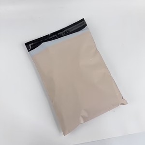 Bolsa de Envío de Poliéster Mate Color Beige Durazno de 12x16 Pulgadas con Impresión de Logotipo Personalizado, Impermeable y Autoadhesiva para Ropa - Product Image 3