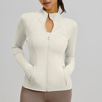 Veste de sport légère pour femme grande taille, coupe-vent, extensible dans quatre directions, avec fermeture éclair et logo au dos, idéale pour le yoga, la course et le fitness en extérieur.