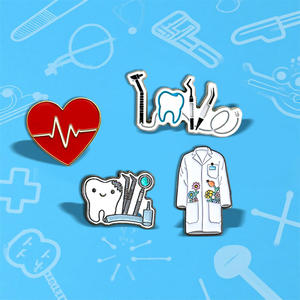Magazzino <span class=keywords><strong>medico</strong></span> <span class=keywords><strong>medico</strong></span> infermiere Pin Badge siringa bottiglia di medicina colorato smalto artigianale ospedale clinica sanitaria merce personalizzata - Product Image 4