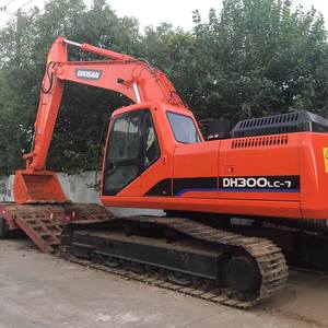 รถขุดตีนตะขาบ Doosan DH300-7 ขนาด 30 ตัน กำลังแรง บุ้งกี๋ 1.2 ลบ.ม. มือสองคุณภาพดี ปั๊มไฮดรอลิก แบริ่ง เครื่องยนต์ เกียร์ PLC-CE - Product Image 1