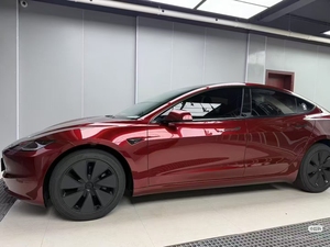 Pellicola Vinilica per Auto Anti-Ingiallimento Effetto Metallo Liquido Rosso Drago, Rotolo di Vinile PET per Wrapping Auto a Prezzo di Fabbrica - Product Image 2